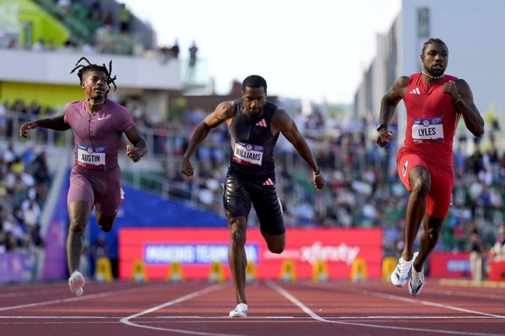 Noah Lyles wins a heat in the men's 100-meter semi-final during the U.S. Track and Field Olympic Team Trials Sunday, June 23, 2024, in Eugene, Ore. (AP Photo/Charlie Neibergall)