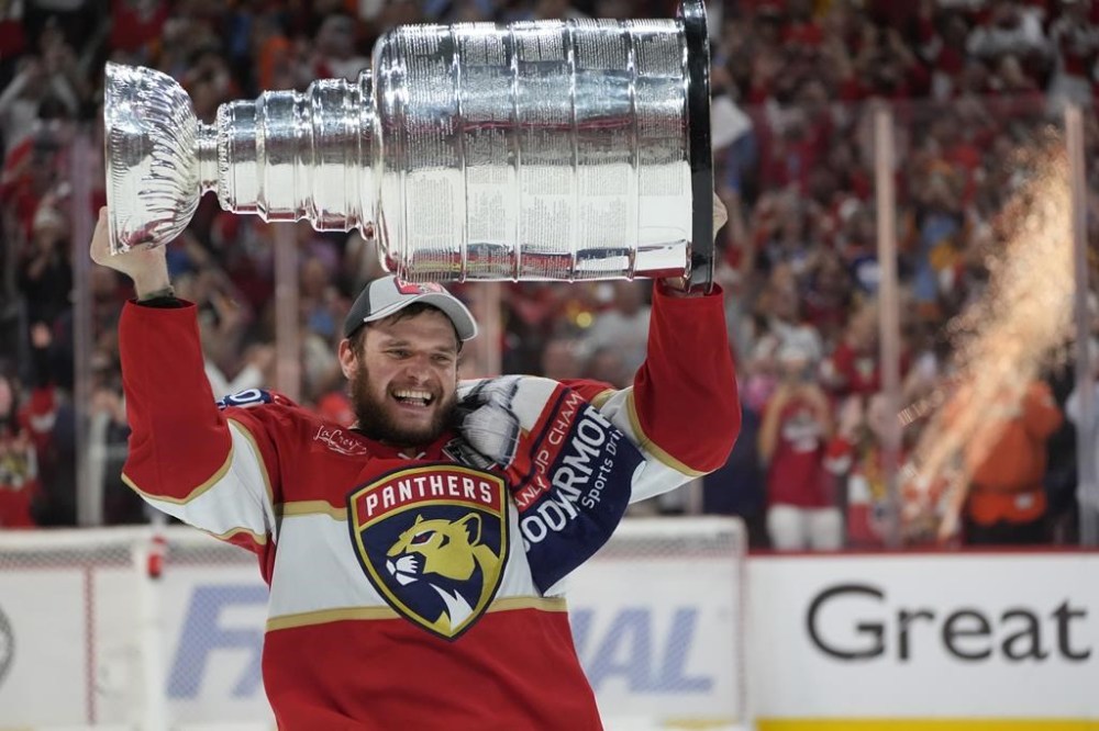 Florida Panthers center Aleksander Barkov hoists the Stanley Cup after the Panthers beat the Edmonton Oilers in Game 7 of the NHL hockey Stanley Cup Finals, Monday, June 24, 2024, in Sunrise, Fla. (AP Photo/Wilfredo Lee)