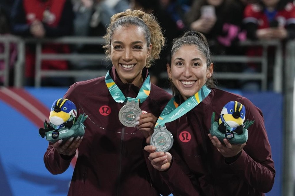 Silver medal winners Brandie Wilkerson and Melissa Humana-Paredes of Canada, show off their medals as they pose for photo at the podium of the women's beach volleyball, at the Pan American Games in Santiago, Chile, Friday, Oct. 27, 2023. THE CANADIAN PRESS/AP-Esteban Felix