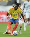 Colombia's Jhon Cordoba, foreground, and Costa Rica's Brandon Aguilera vie for the ball during a Copa America Group D soccer match in Glendale, Ariz., Friday, June 28, 2024. (AP Photo/Matt York)