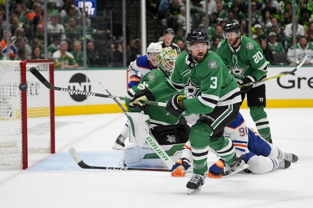 Dallas Stars defenceman Chris Tanev (3) clears the puck against the Edmonton Oilers during the second period of Game 5 of the Western Conference finals in the NHL hockey Stanley Cup playoffs Friday, May 31, 2024, in Dallas. Tanev is set to play in his hometown.
The veteran defenceman and the Toronto Maple Leafs agreed to a six-year, US$4.5-million contract on Monday about 90 minutes before the opening of NHL free agency.THE CANADIAN PRESS/AP/Julio Cortez