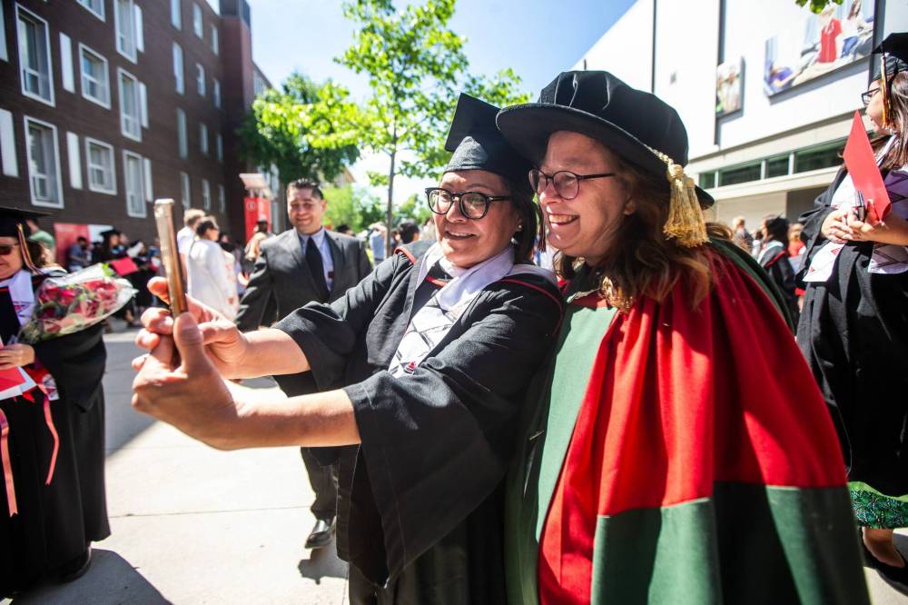 MIKAELA MACKENZIE / FREE PRESS
                                U of W Developmental Studies director Sheri-Lynn Skwarchuk (right) takes a selfie with graduate Liz Keeper-Garson on Friday, June 14, 2024.