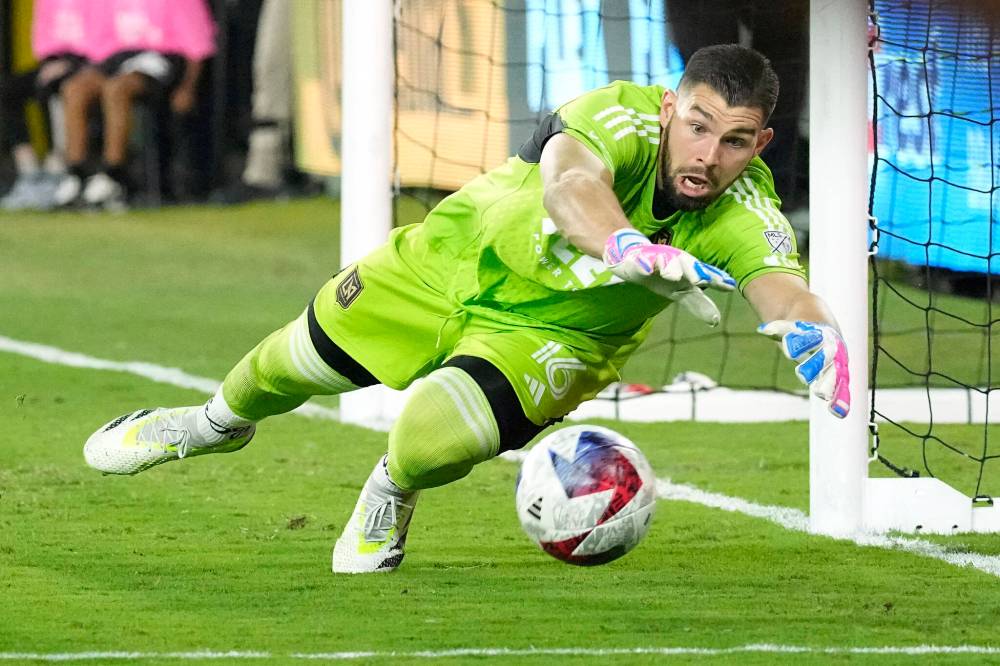 Mark J. Terrill / The Associated Press files
Team Canada goalkeeper Maxime Crépeau’s performance against France got the attention of Argentina’s media.