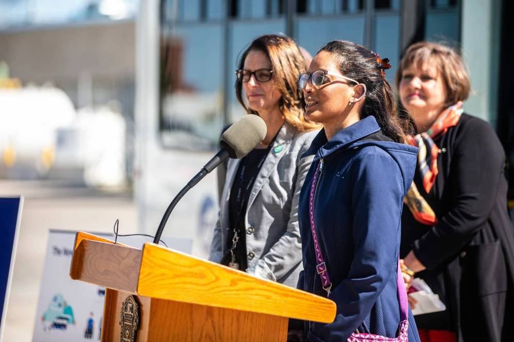 MIKAELA MACKENZIE / FREE PRESS
Vivi Dabee, program lead for advocacy and community outreach with the Canadian National Institute for the Blind, speaks at an announcement of new self-service trip booking and fare payment options for Winnipeg Transit Plus.