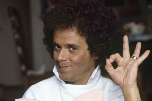 FILE - Richard Simmons sits for a portrait in Los Angeles, June 23, 1982. Simmons, a fitness guru who urged the overweight to exercise and eat better, died Saturday, July 13, 2024, at the age of 76. (AP Photo/Richard Drew, File)
