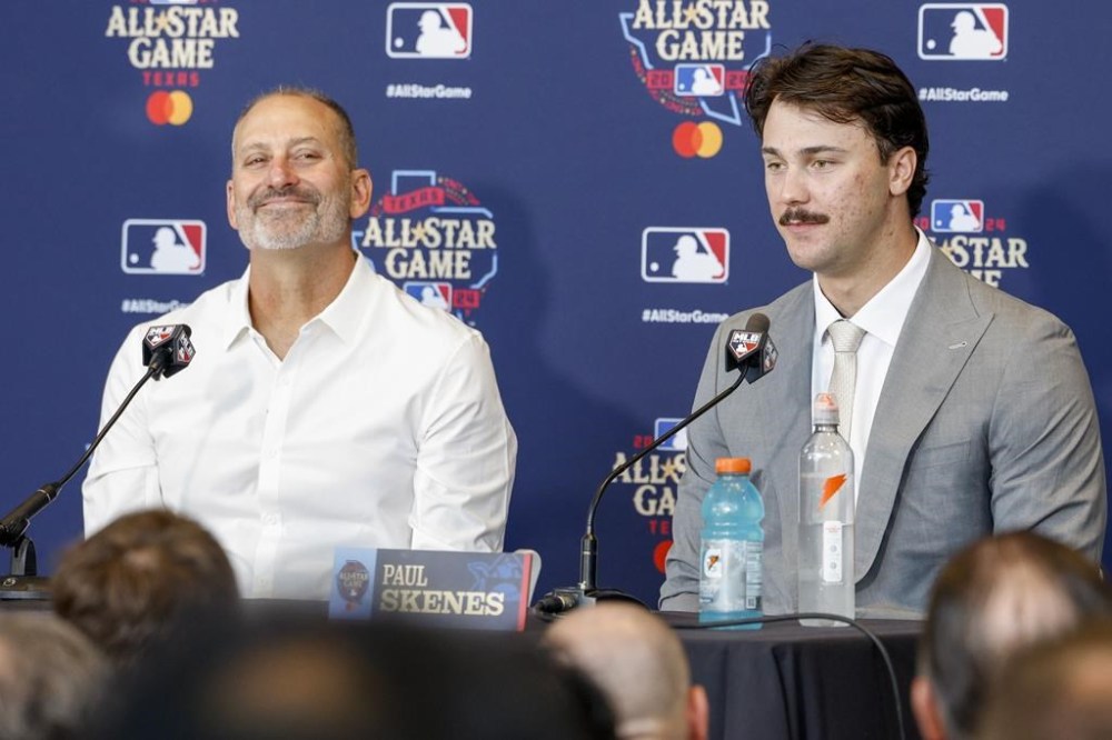 Arizona Diamondbacks and National League manager Torey Lovullo, left, smiles as Pittsburgh Pirates pitcher Paul Skenes, right, speaks during MLB baseball All-Star Game media day Monday, July 15, 2024, in Arlington, Texas. (Elías Valverde II/The Dallas Morning News via AP)