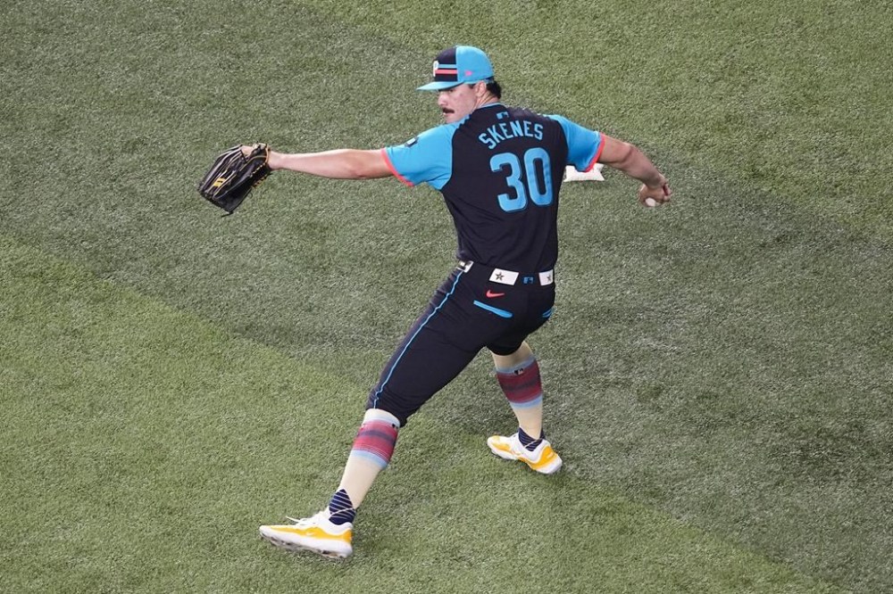 National League's Paul Skenes, of the Pittsburgh Pirates, warms up before the MLB All-Star baseball game, Tuesday, July 16, 2024, in Arlington, Texas. (AP Photo/Tony Gutierrez)