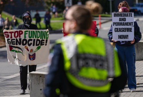 The University of Victoria in British Columbia says it has begun the process of removing the pro-Palestinian encampment on campus, telling protesters they are trespassing on school property. Pro-Palestinian protesters hold a demonstration at the University of Victoria, in Saanich, B.C., on Friday, April 19, 2024. THE CANADIAN PRESS/Darryl Dyck