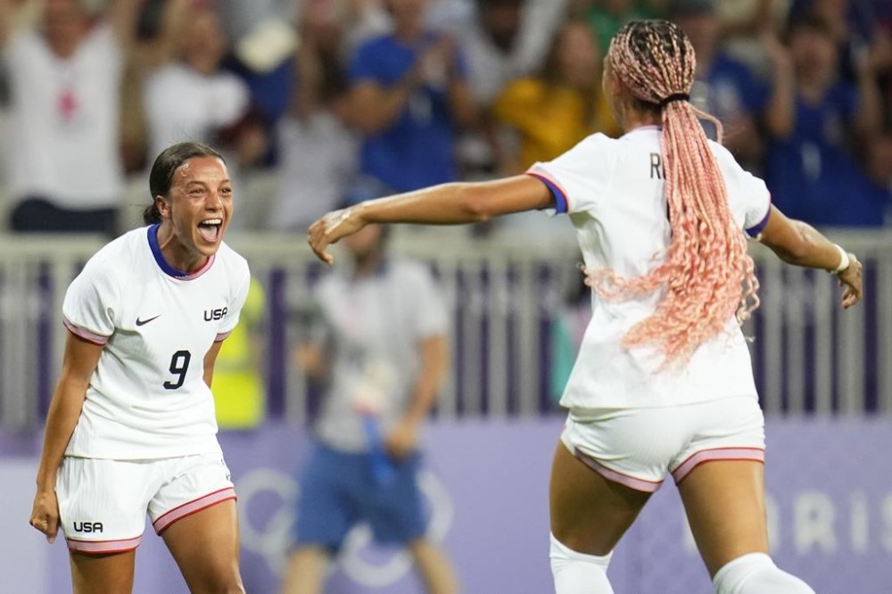 United States' Mallory Swanson, left, reacts after teammate Trinity Rodman, right, scored a goal during a women's group B match between the United States and Zambia at Nice Stadium at the 2024 Summer Olympics, Thursday, July 25, 2024, in Nice, France. (AP Photo/Julio Cortez)