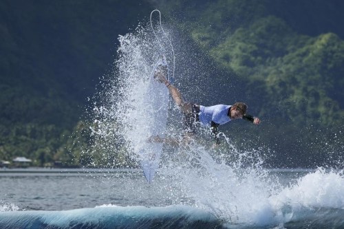 John John Florence, of the United States, surfs on a training day ahead of the 2024 Summer Olympics surfing competition Thursday, July 25, 2024, in Teahupo'o, Tahiti. (AP Photo/Gregory Bull)