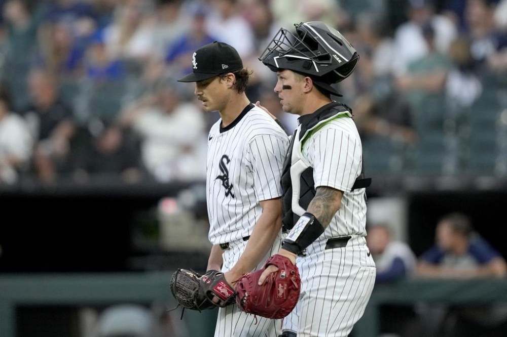 Chicago White Sox catcher Korey Lee talks, right, with starting pitcher Drew Thorpe during the first inning of a baseball game against the Seattle Mariners on Friday, July 26, 2024, in Chicago. (AP Photo/Charles Rex Arbogast)