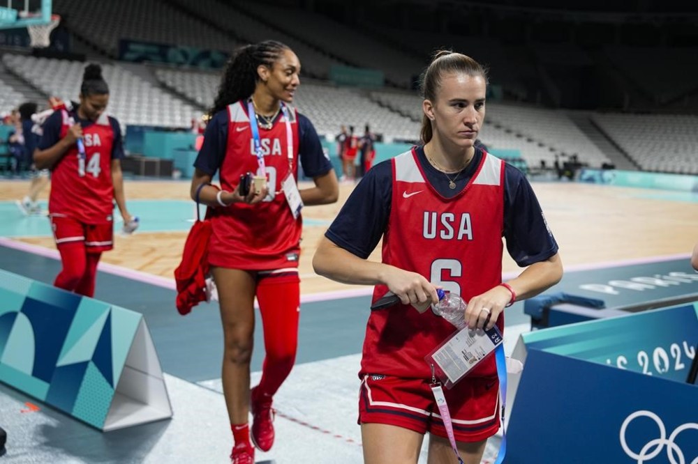 Sabrina Ionescu (6), A'ja Wilson (9) and Alyssa Thomas, walk off the court after the United States women's team practiced before the start of the 2024 Summer Olympics, Thursday, July 25, 2024 in Villeneuve-d'Ascq, France. (AP Photo/Michael Conroy)