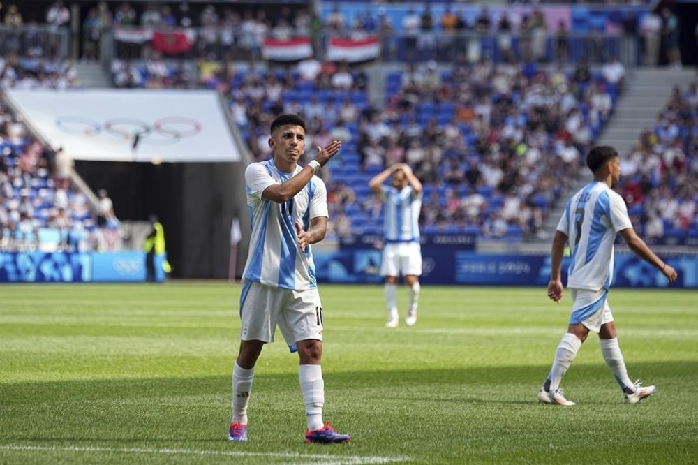 Argentina's Thiago Almada gestures during the men's Group B soccer match between Argentina and Iraq at the Lyon stadium during the 2024 Summer Olympics, Saturday, July 27, 2024, in Decines, France. (AP Photo/Laurent Cipriani)