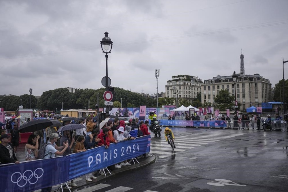 Grace Brown, of Australia, competes in the women's cycling time trial event, at the 2024 Summer Olympics, Saturday, July 27, 2024, in Paris, France. (AP Photo/Thibault Camus)