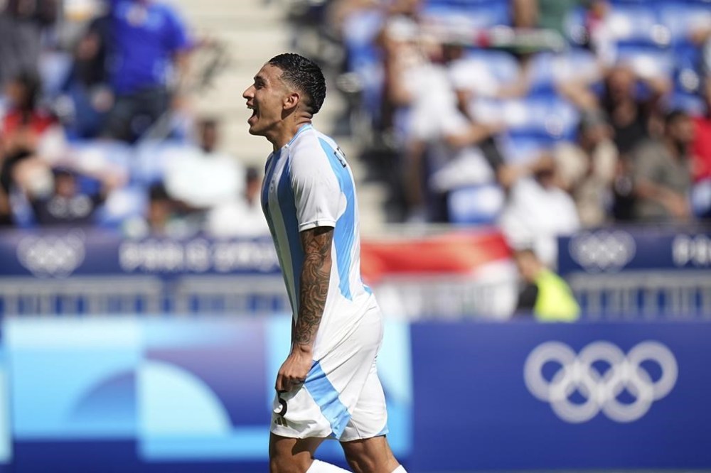 Argentina's Ezequiel Fernandez celebrates after scoring during the men's Group B soccer match between Argentina and Iraq at the Lyon stadium during the 2024 Summer Olympics, Saturday, July 27, 2024, in Decines, France. (AP Photo/Laurent Cipriani)