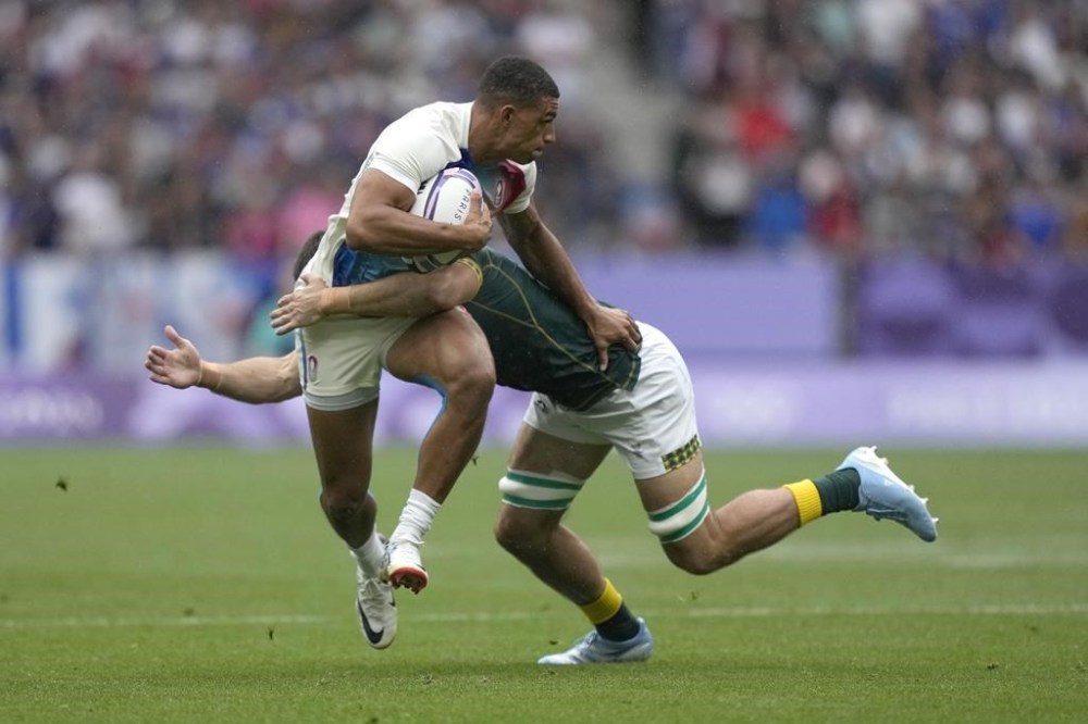Aaron Grandidier Nkanang of France, left tackled by South Africa's Impi Visser during the men's semifinal Rugby Sevens match between South Africa and France at the 2024 Summer Olympics, in the Stade de France, in Saint-Denis, France, Saturday, July 27, 2024. (AP Photo/Tsvangirayi Mukwazhi)