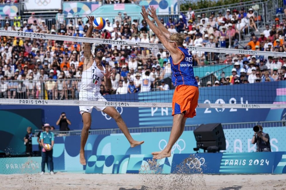 Italy's Alex Ranghieri is defends by The Netherland's Steven van de Velde in a beach volleyball match at the 2024 Summer Olympics, Sunday, July 28, 2024, in Paris, France. (AP Photo/Robert F. Bukaty)