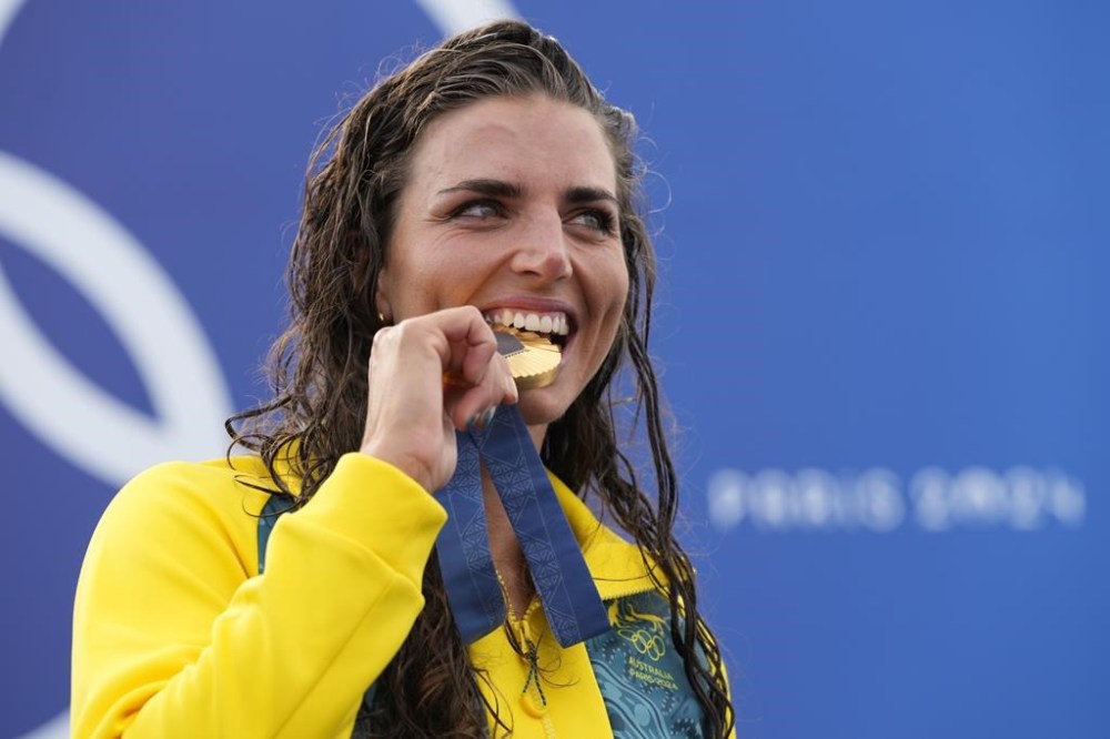 Australia's Jessica Fox gold medalist in the women's kayak single poses with her medal during the canoe slalom at the 2024 Summer Olympics, Sunday, July 28, 2024, in Vaires-sur-Marne, France. (AP Photo/Kirsty Wigglesworth)