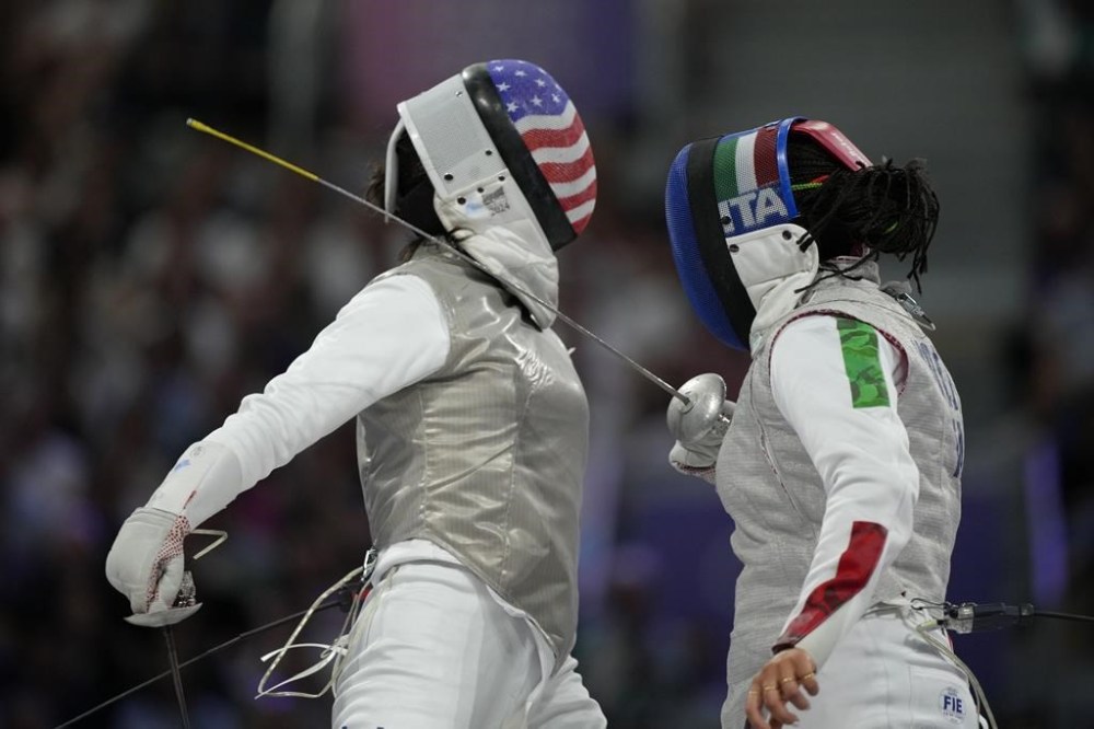 United States' Lee Kiefer, left, competes with Italy's Alice Volpi in the women's individual Foil semifinal match during the 2024 Summer Olympics at the Grand Palais, Sunday, July 28, 2024, in Paris, France. (AP Photo/Andrew Medichini)