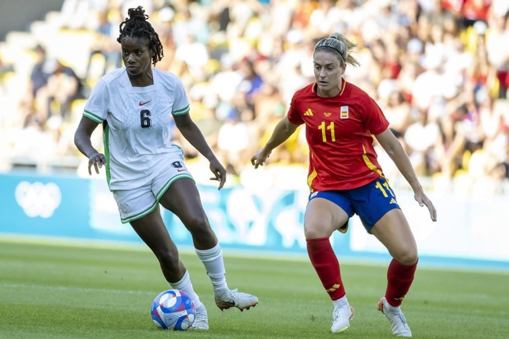 Nigeria's Esther Okoronkwo, left, vies for the ball with Spain's Alexia Putellas during the women's Group C match between, Spain and Nigeria, at La Beaujoire Stadium, during the 2024 Summer Olympics Sunday, July 28, 2024, in Nantes, France. (AP Photo/Jeremias Gonzalez)
