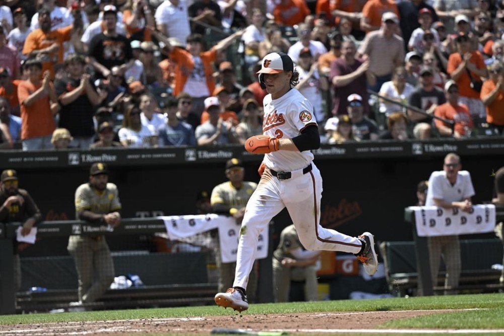Baltimore Orioles' Gunnar Henderson scores on a single by Ryan Mountcastle off San Diego Padres pitcher Randy Vásquez during the third inning of a baseball game, Sunday, July 28, 2024, in Baltimore. (AP Photo/Terrance Williams)