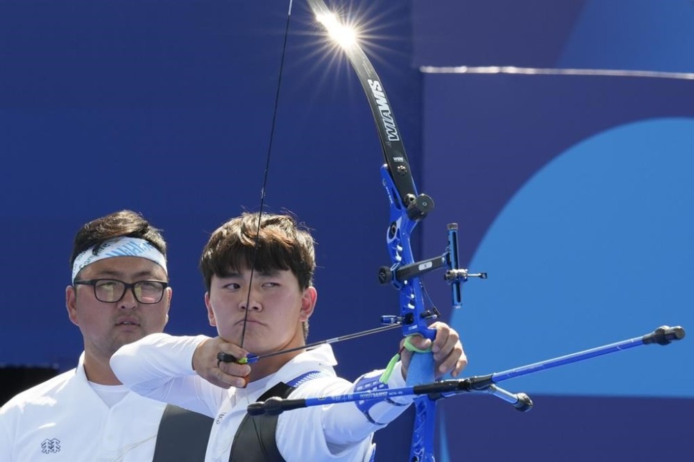 South Korea's Je Deok Kim shoots during the men's team semifinals Archery competition against China at the 2024 Summer Olympics, Monday, July 29, 2024, in Paris, France. (AP Photo/Rebecca Blackwell)