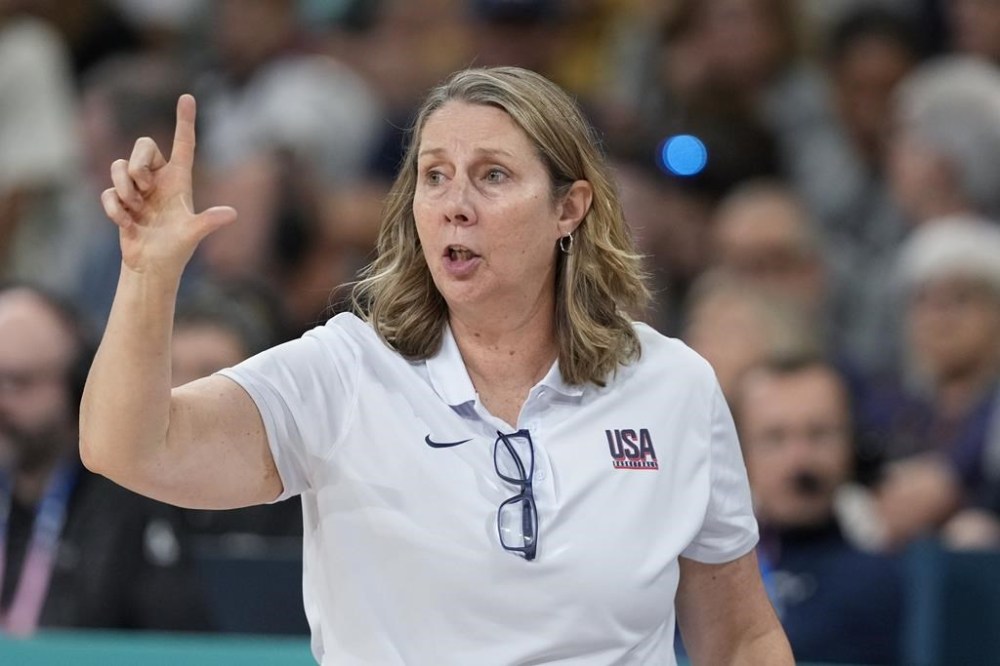 Unites States head coach Cheryl Reeve signals to her team as they played against Japan in a women's basketball game at the 2024 Summer Olympics, Monday, July 29, 2024, in Villeneuve-d'Ascq, France. (AP Photo/Mark J. Terrill)