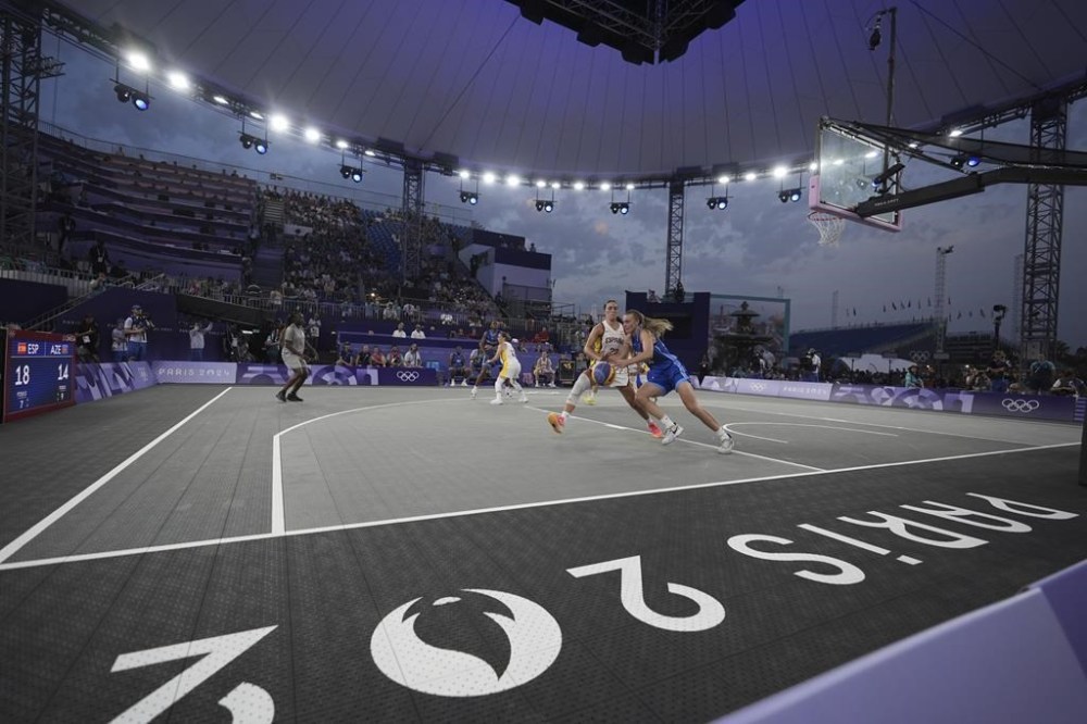 Juana Camilion of Spain, left, vies with Alexandra Mollenhauer of Azerbaijan for the ball in the women's 3x3 basketball pool round match between Spain and Azerbaijan at the 2024 Summer Olympics, Tuesday, July 30, 2024, in Paris, France. (AP Photo/Rebecca Blackwell)