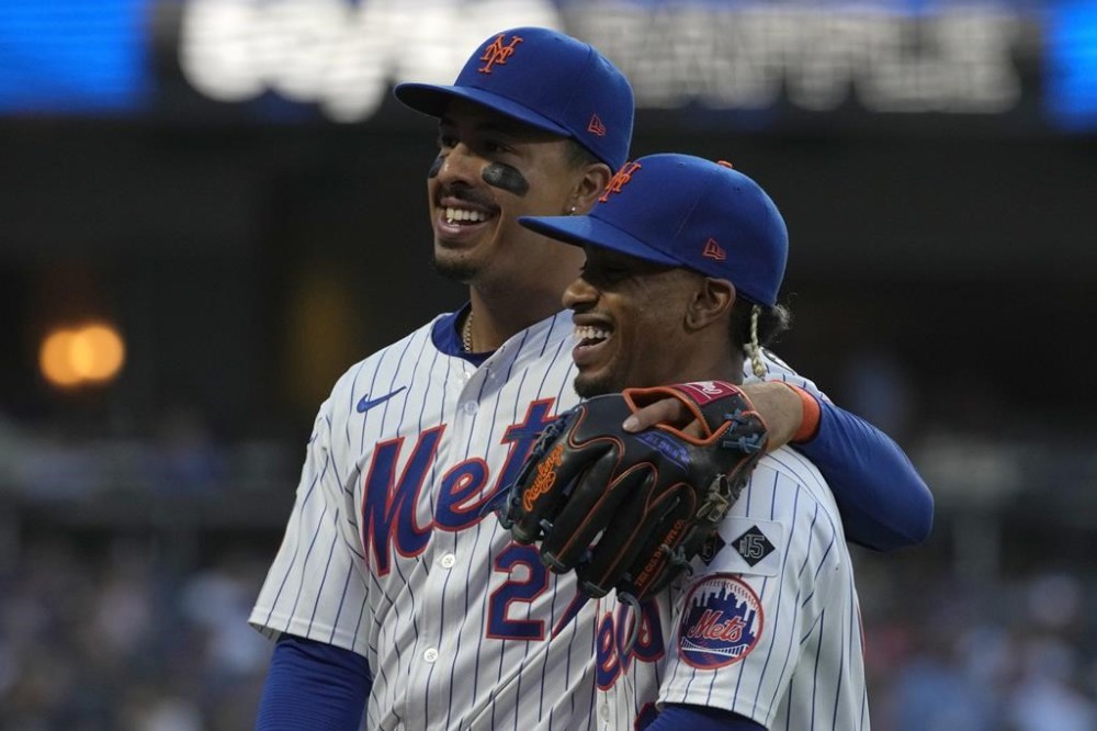 New York Mets' Mark Vientos, left, and Francisco Lindor, right, walk into the dugout together during the third inning of a baseball game against the Minnesota Twins, Tuesday, July 30, 2024, in New York. (AP Photo/Pamela Smith)