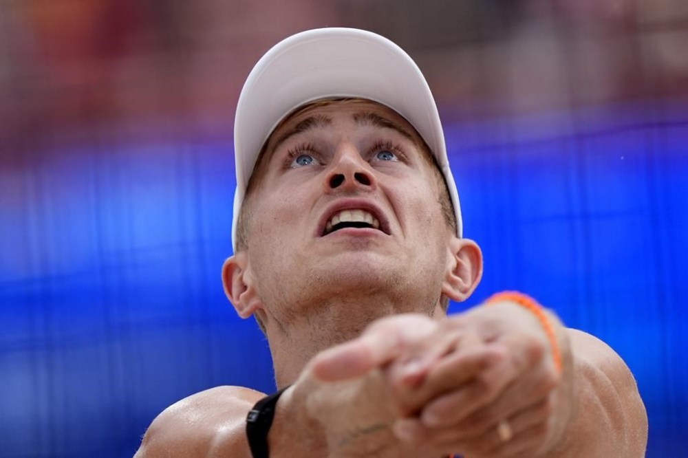 The Netherland's Steven van de Velde gets set to return a shot against Chile in a beach volleyball match at the 2024 Summer Olympics, Wednesday, July 31, 2024, in Paris, France. (AP Photo/Robert F. Bukaty)