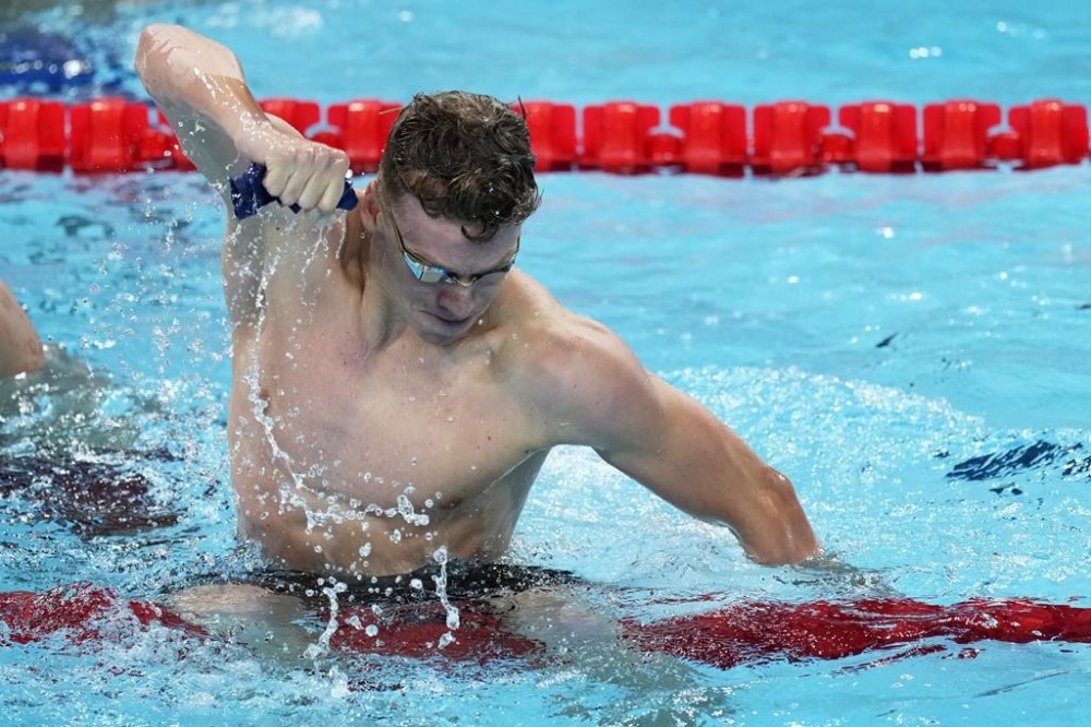 Leon Marchand, of France, celebrates after winning the men's 200-meter breaststroke final at the 2024 Summer Olympics, Wednesday, July 31, 2024, in Nanterre, France. (AP Photo/Martin Meissner)