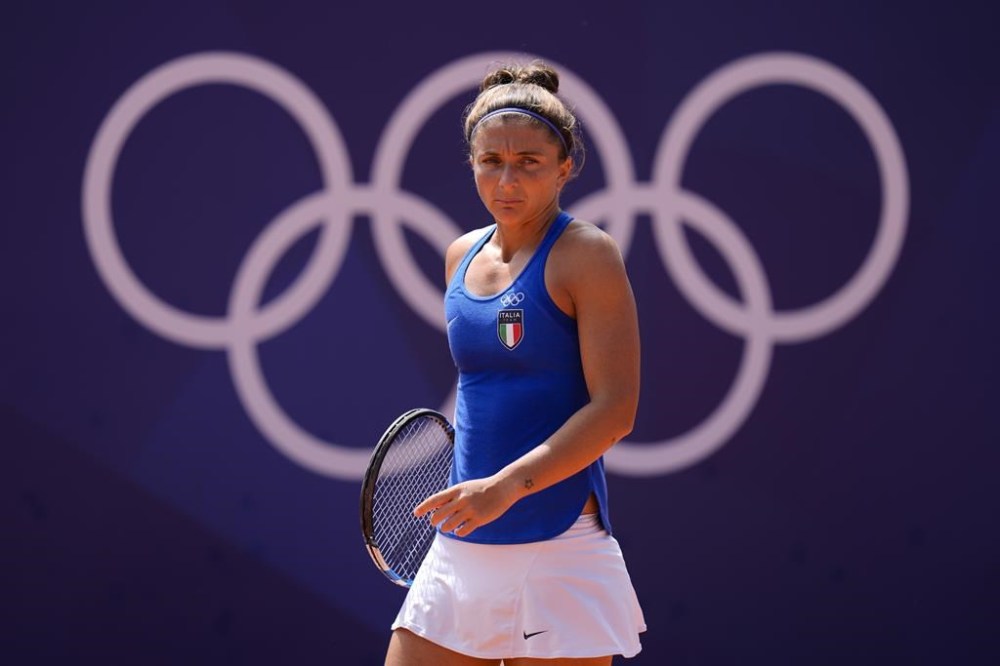 Sara Errani of Italy reacts after losing a point to Zheng Qinwen of China during the women's singles tennis competition, at the 2024 Summer Olympics, Sunday, July 28, 2024, in Paris, France. (AP Photo/Andy Wong)