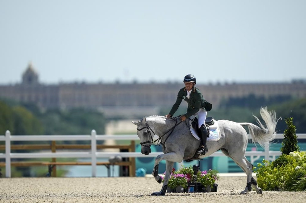 Austin O'Connor of Ireland, riding Colorado Blue, competes in the equestrian jumping at the 2024 Summer Olympics, Monday, July 29, 2024, in Versailles, France. (AP Photo/Mosa'ab Elshamy)