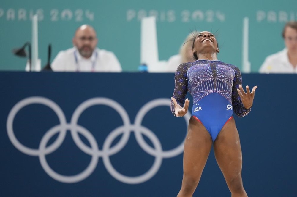 Simone Biles, of the United States, performs on the floor during the women's artistic gymnastics all-around finals in Bercy Arena at the 2024 Summer Olympics, Thursday, Aug. 1, 2024, in Paris, France. (AP Photo/Natacha Pisarenko)