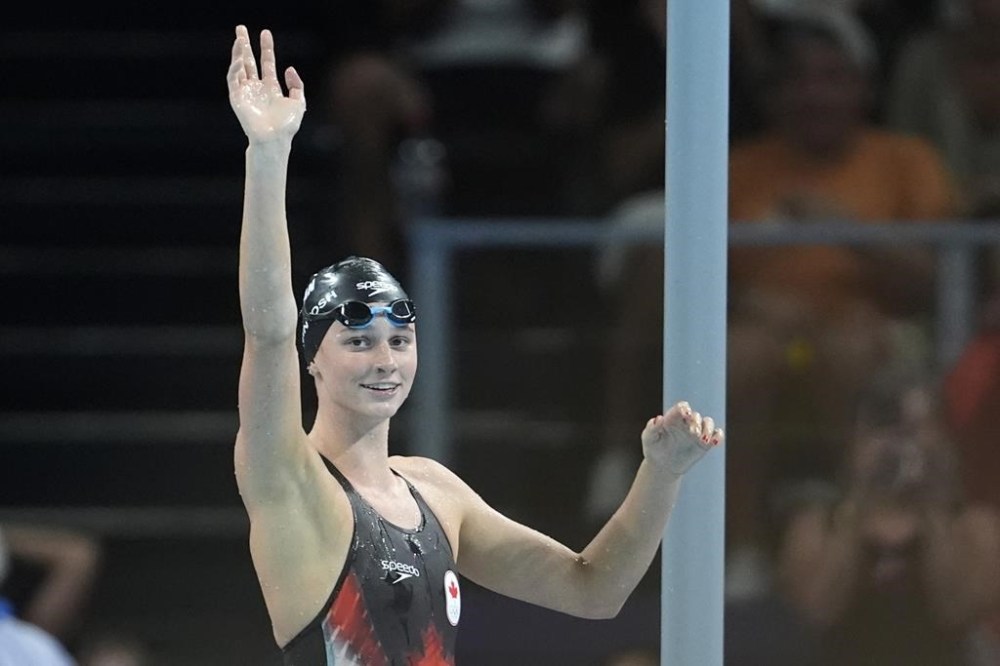 Summer McIntosh, of Canada, waves after winning the women's 200-meter butterfly final at the 2024 Summer Olympics, Thursday, Aug. 1, 2024, in Nanterre, France. (AP Photo/Matthias Schrader)