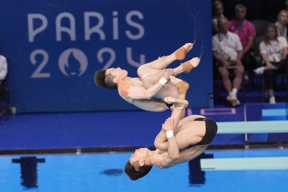 China's Long Daoyi and Wang Zongyuan compete in the men's synchronised 3m springboard diving final at the 2024 Summer Olympics, Friday, Aug. 2, 2024, in Saint-Denis, France. (AP Photo/Lee Jin-man)