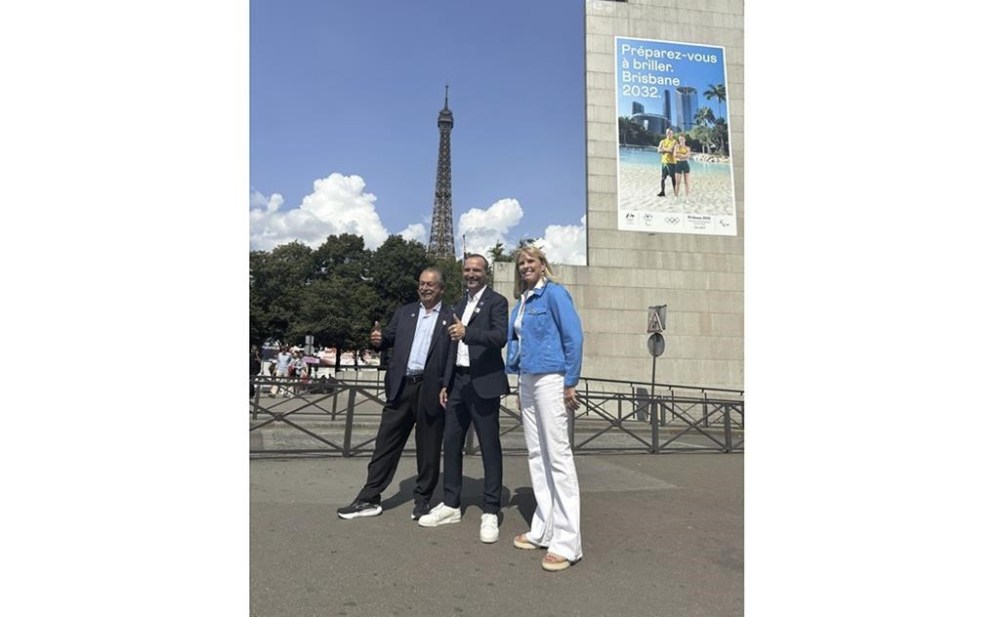 Andrew Liveris, President of the Brisbane 2032 organizing committee, Francois-Xavier Bonnaillie, Brisbane 2032's new chief commercial officer and Cindy Hook, Brisbane 2032 CEO pose for a photo, during the 2024 Summer Olympics, in Paris, France, Friday, Aug. 2, 2024. (AP Photo/John Pye)