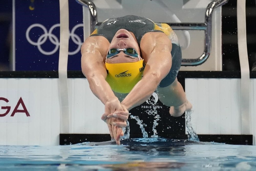 Kaylee McKeown of Australia, competes in the women's 200-meter backstroke final at the 2024 Summer Olympics, Friday, Aug. 2, 2024, in Nanterre, France. (AP Photo/Natacha Pisarenko)