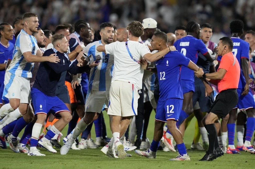 France and Argentina players argue at the end of a quarter final soccer match between France and Argentina, at Bordeaux Stadium, during the 2024 Summer Olympics, Friday, Aug. 2, 2024, in Bordeaux, France. (AP Photo/Moises Castillo)