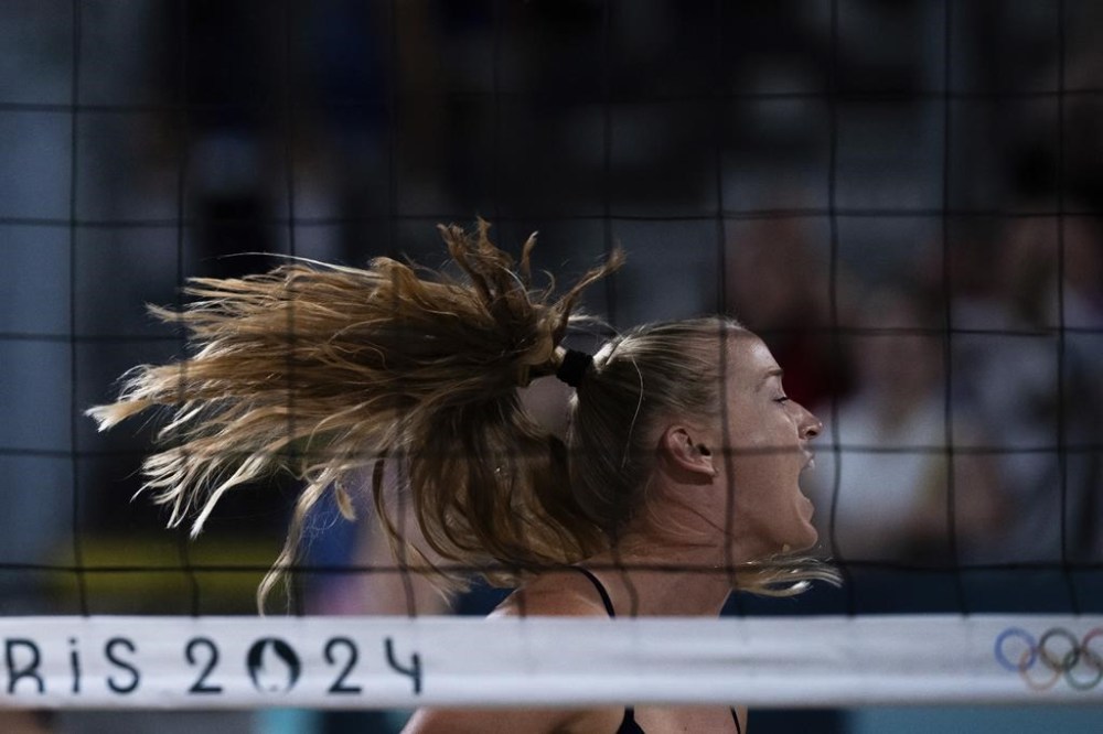 US' Sara Hughes eyes the ball during the women's pool C beach volleyball match between USA and Germany at Eiffel Tower Stadium at the 2024 Summer Olympics, Friday, Aug. 2, 2024, in Paris, France. (AP Photo/Louise Delmotte)