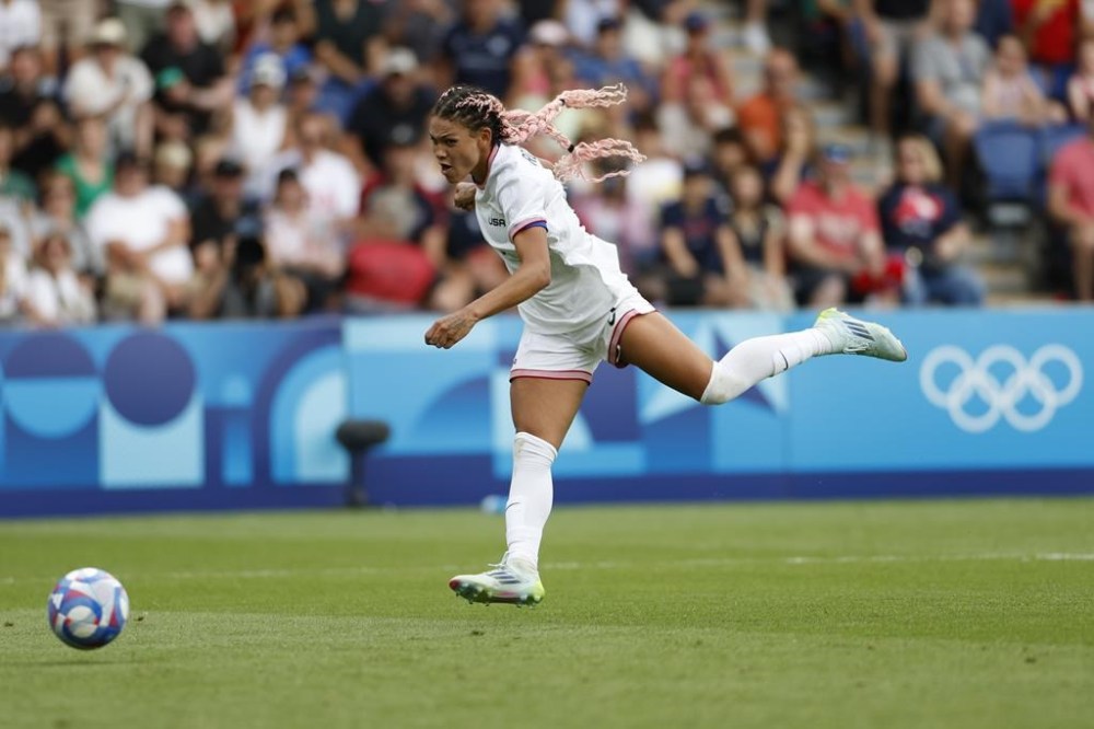Trinity Rodman of the United States takes a shot during the quarterfinal women's soccer match between the United States and the Japan at the Parc des Princes at the 2024 Summer Olympics, Saturday, Aug. 3, 2024, in Paris, France. (AP Photo/Aurelien Morissard)
