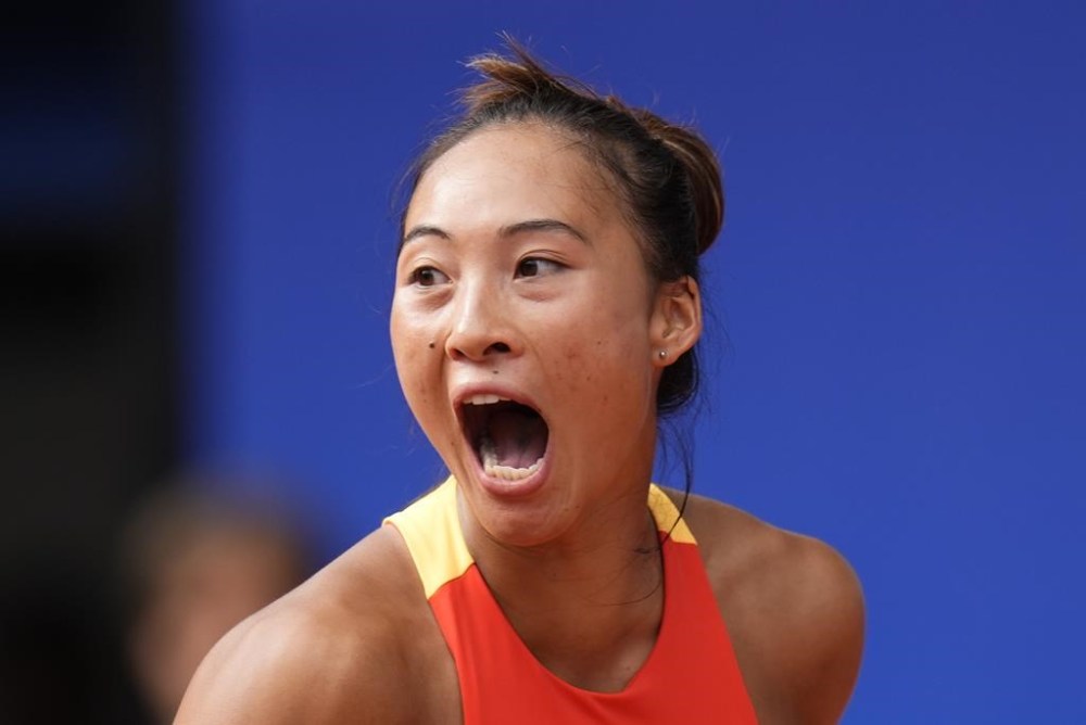China's Zheng Qinwen shouts as she plays Croatia's Donna Vekic during the Women's Singles tennis final at the Roland Garros stadium at the 2024 Summer Olympics, Saturday, Aug. 3, 2024, in Paris, France. (AP Photo/Manu Fernandez)