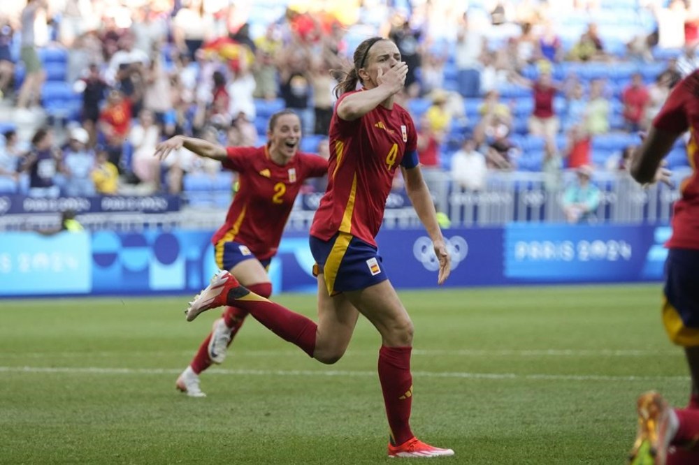 Spain's Irene Paredes celebrates after scoring her side's 2nd goal during the women's quarter-final soccer match between Spain and Colombia, at Lyon Stadium, during the 2024 Summer Olympics, Saturday, Aug. 3, 2024, in Decines, France. (AP Photo/Silvia Izquierdo)