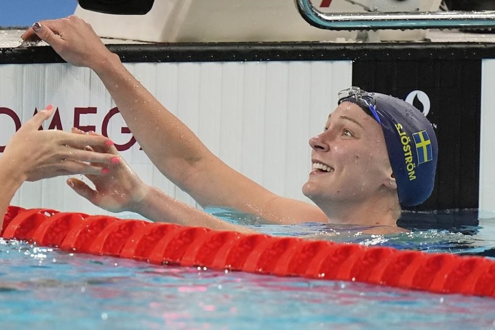 Sweden's Sarah Sjoestroem celebrates winning a women's 50-meter freestyle semifinal at the Summer Olympics in Nanterre, France, Saturday, Aug. 3, 2024. (AP Photo/Brynn Anderson)