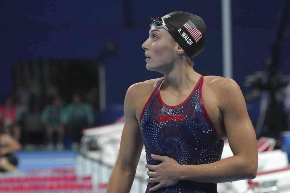 United States' Alex Walsh walks off the pool after the women's 200-meter individual medley final at the Summer Olympics in Nanterre, France, Saturday, Aug. 3, 2024. (AP Photo/Tsvangirayi Mukwazhi)