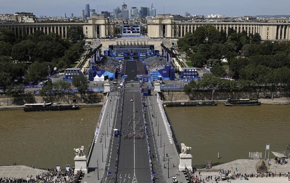 Athletes compete at the start of the women's road cycling event at the 2024 Summer Olympics, in Paris, France, Sunday, Aug. 4, 2024. (Huang Zongzhi/Pool Photo via AP)