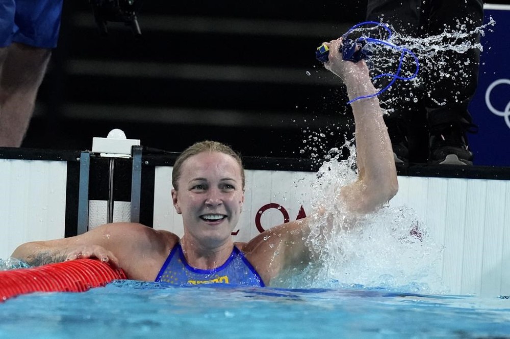 Sweden's Sarah Sjoestroem celebrates after winning the gold medal in the women's 50-meter freestyle final at the Summer Olympics in Nanterre, France, Sunday, Aug. 4, 2024.(AP Photo/Natacha Pisarenko)