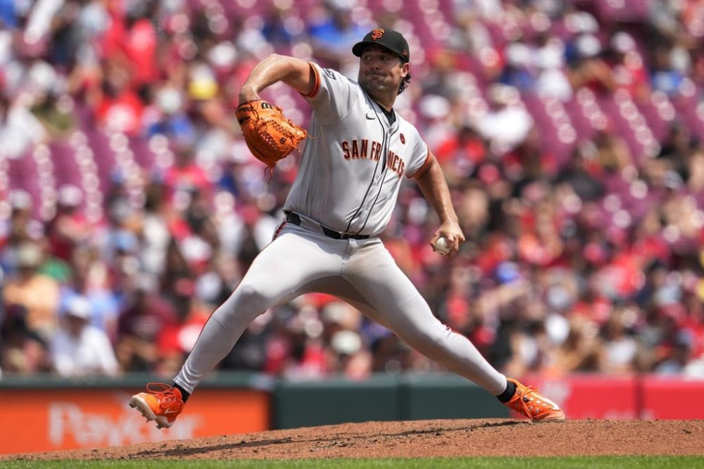 San Francisco Giants pitcher Robbie Ray throws during the third inning of a baseball game against the Cincinnati Reds, Sunday, Aug. 4, 2024, in Cincinnati. (AP Photo/Jeff Dean)