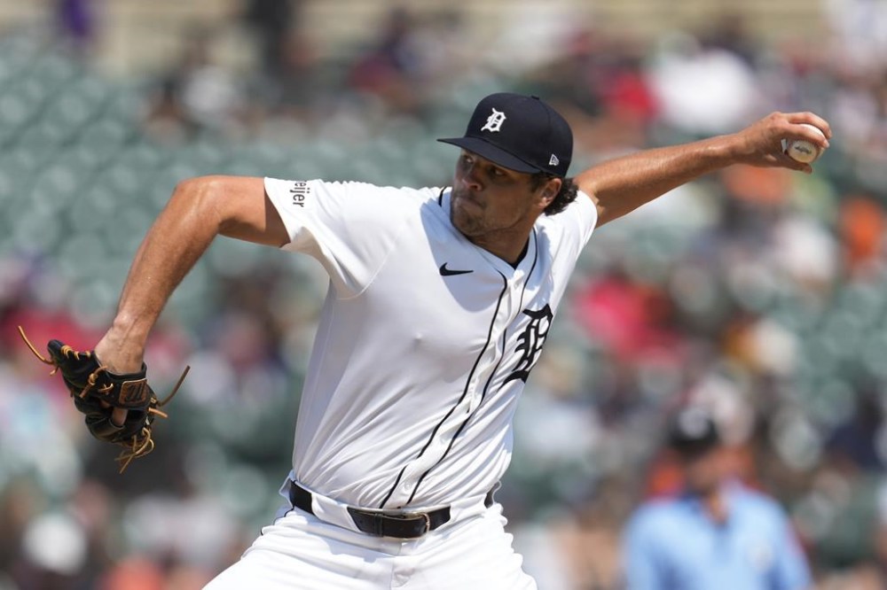 Detroit Tigers pitcher Brant Hurter throws against the Kansas City Royals in the sixth inning of a baseball game, Sunday, Aug. 4, 2024, in Detroit. (AP Photo/Paul Sancya)