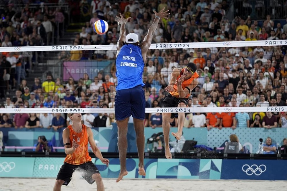 Netherland's Matthew Immers hits by Brazil's Evandro Goncalves Oliveira Junior in a beach volleyball match at the 2024 Summer Olympics, Sunday, Aug. 4, 2024, in Paris, France. (AP Photo/Robert F. Bukaty)